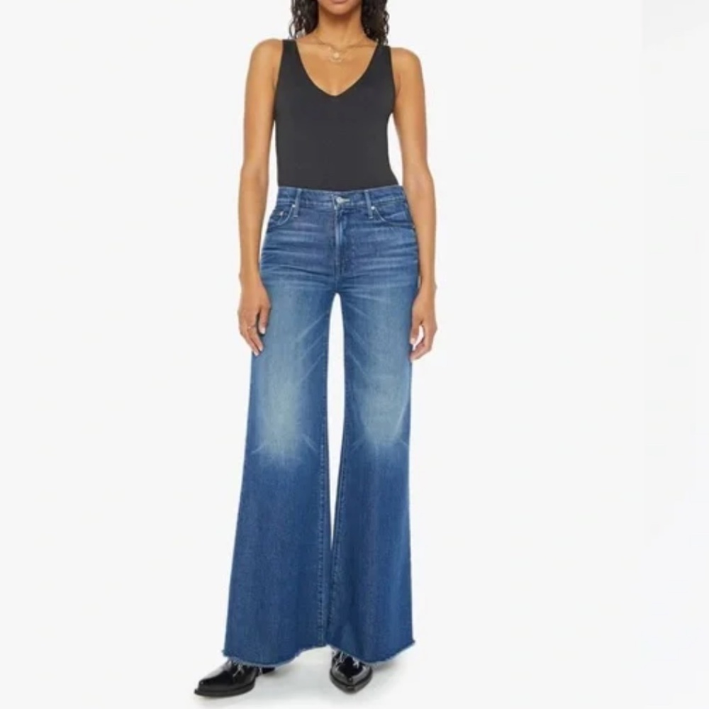 Mother Jeans / The Twister Sneak Fray in wash Which is Witch